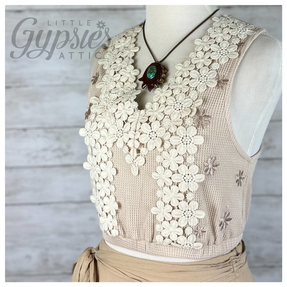 POL Keep it Classy Crop Top - Picture 8 of 13